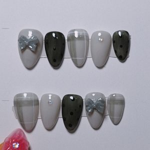 طرح خاکستری با پاپیون